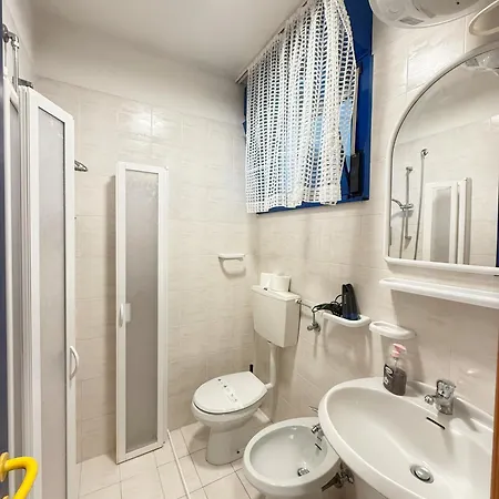Apartment Grazioso N 40 A A 100mt Dal Mare